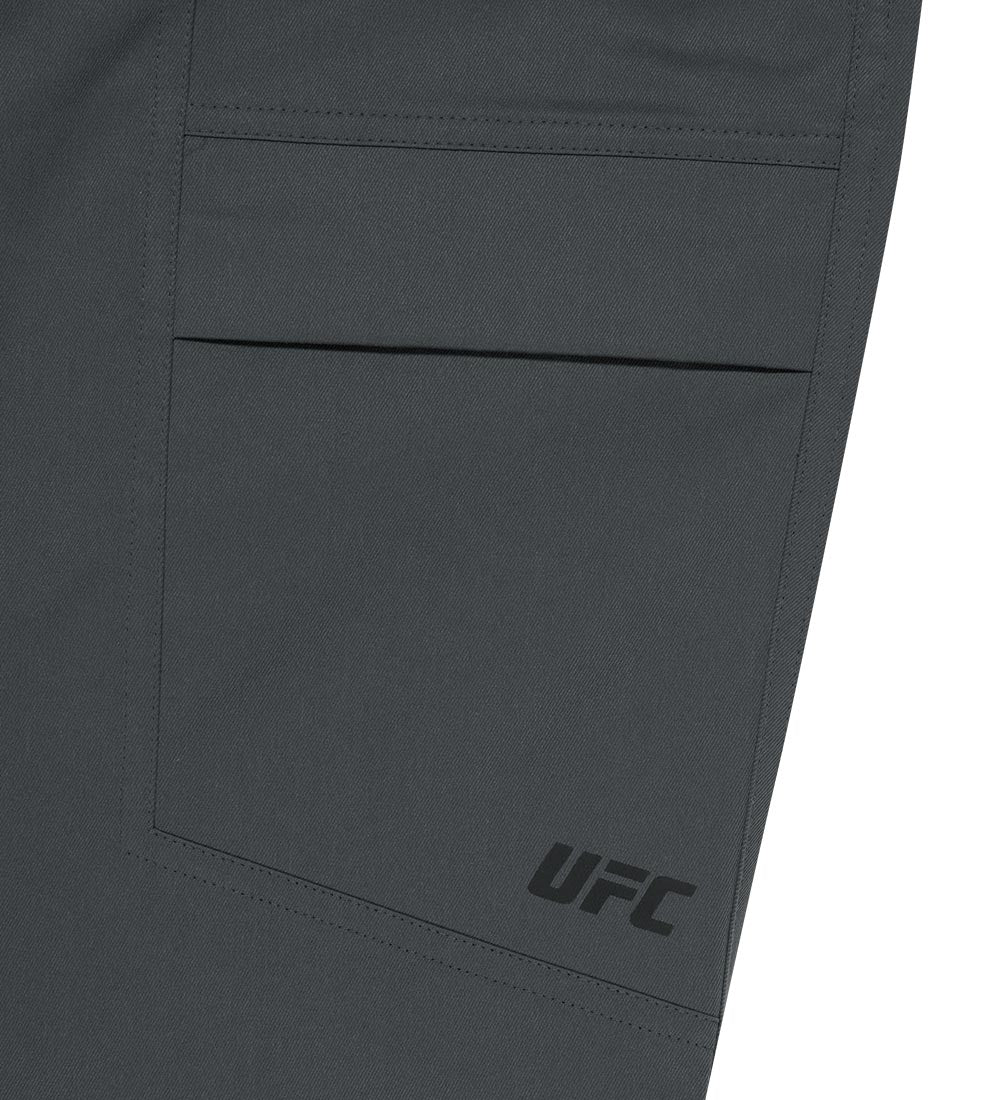 بنطلون كارغو ضيق بقصة سلم فيت من UFC، لون فحمي
