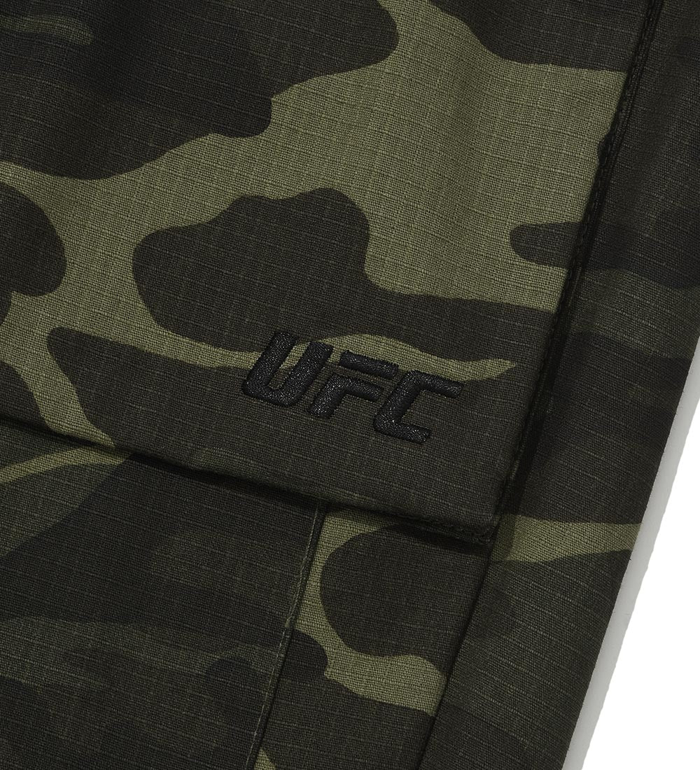 UFC بنطلون واسع بقصة مموهة مموه