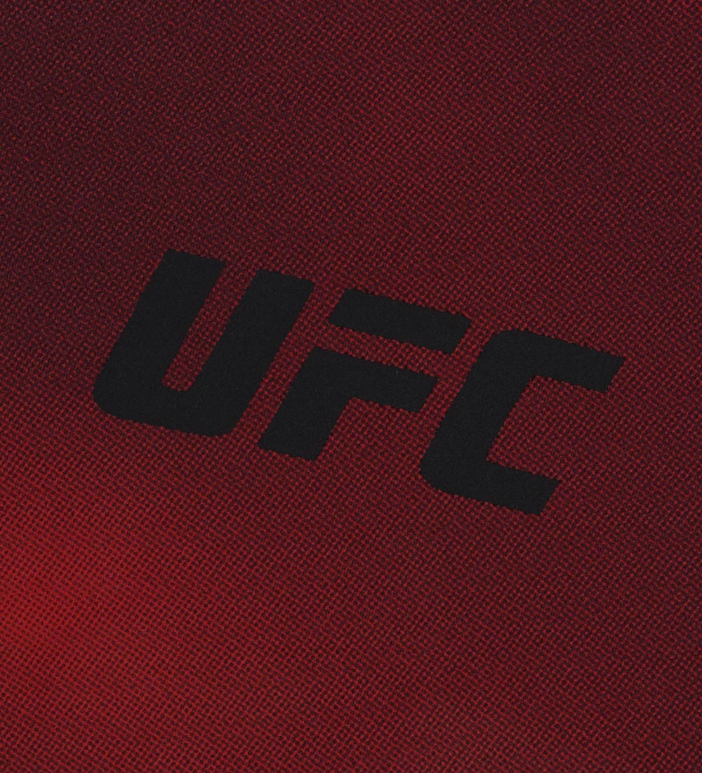 تيشيرت UFC Blaze+ MuscleFit هجين بأكمام قصيرة، أحمر