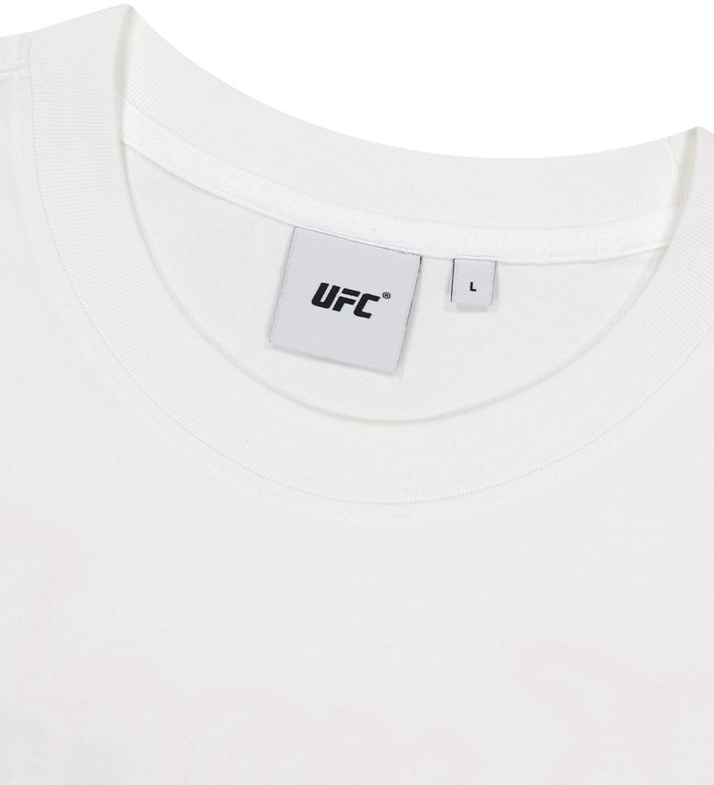 تي شيرت UFC Combat Sports بقصة فضفاضة وأكمام قصيرة، أوف وايت