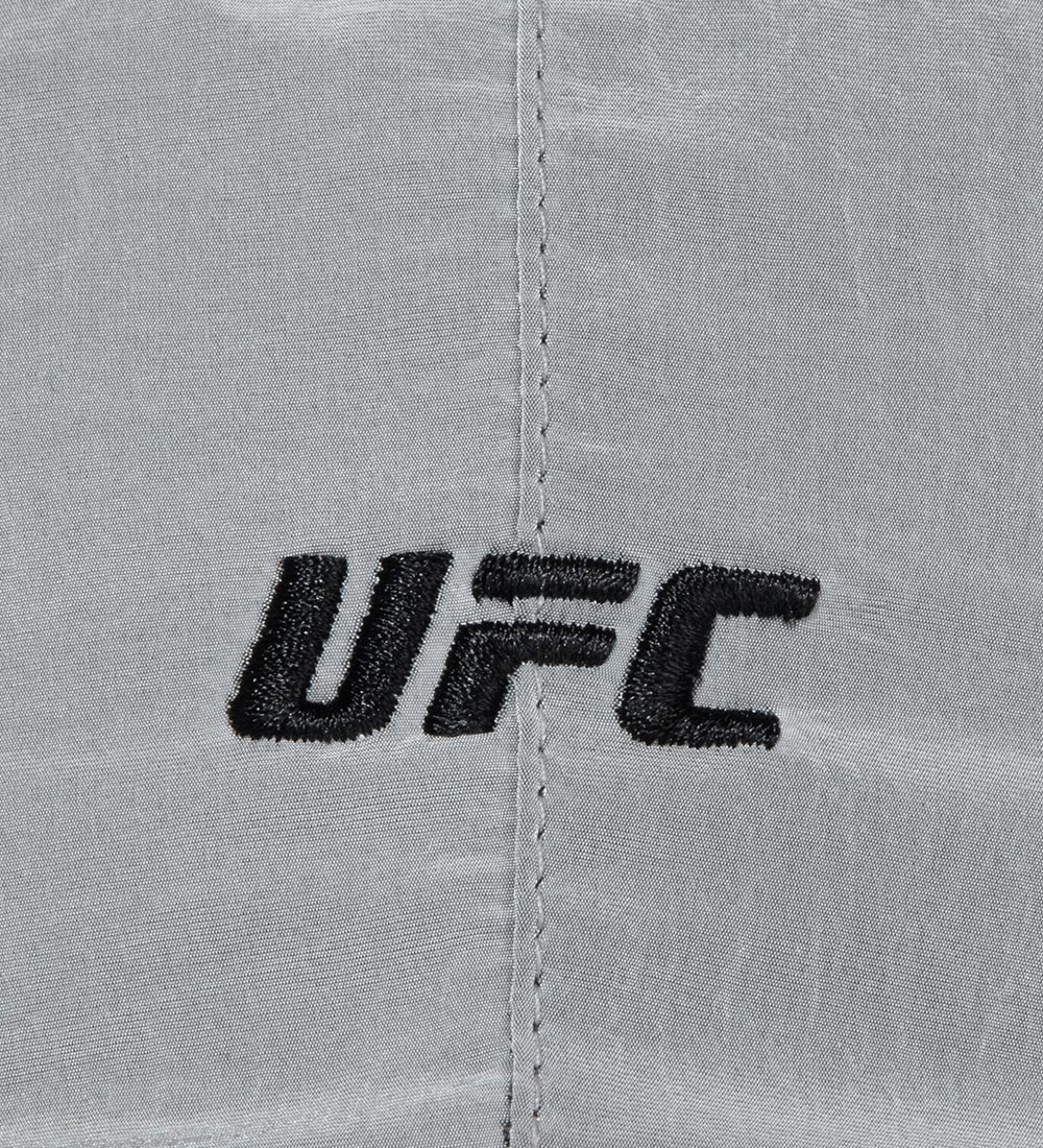 قبعة مخيم UFC بليز بلس، رمادي فاتح