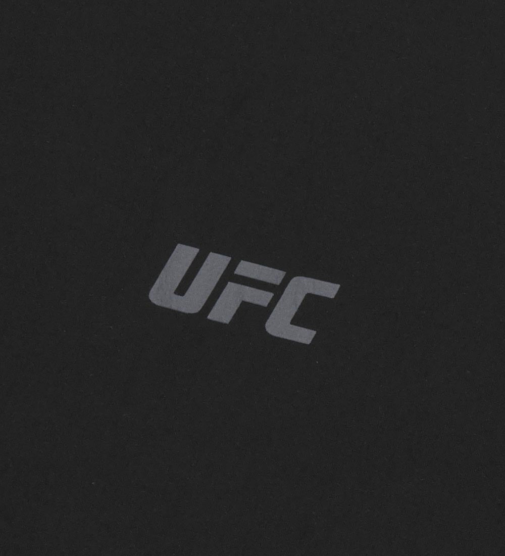 تيشيرت أوفرسايز بيزك بأكمام قصيرة UFC، أسود