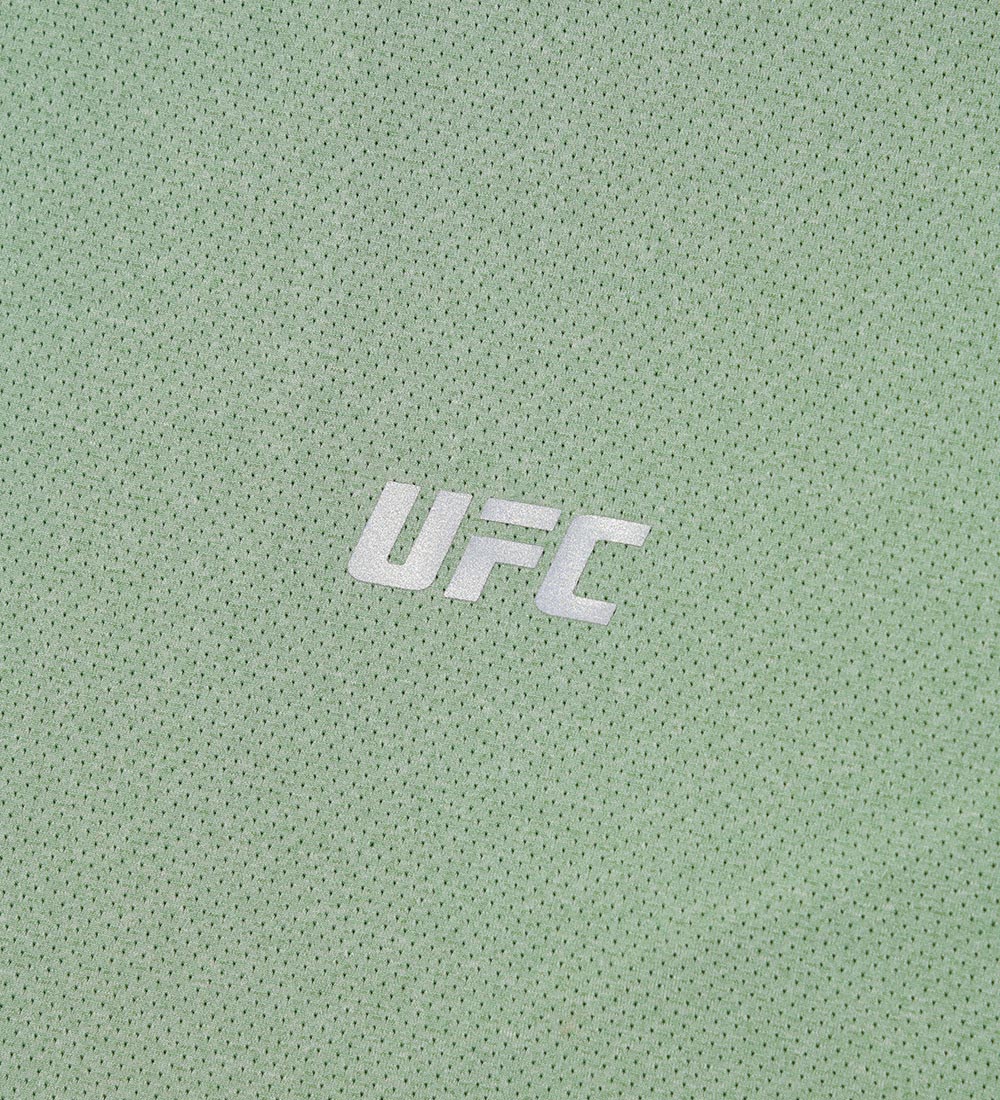 تي شيرت UFC Pro Mesh بقصة عادية وأكمام قصيرة، زيتي