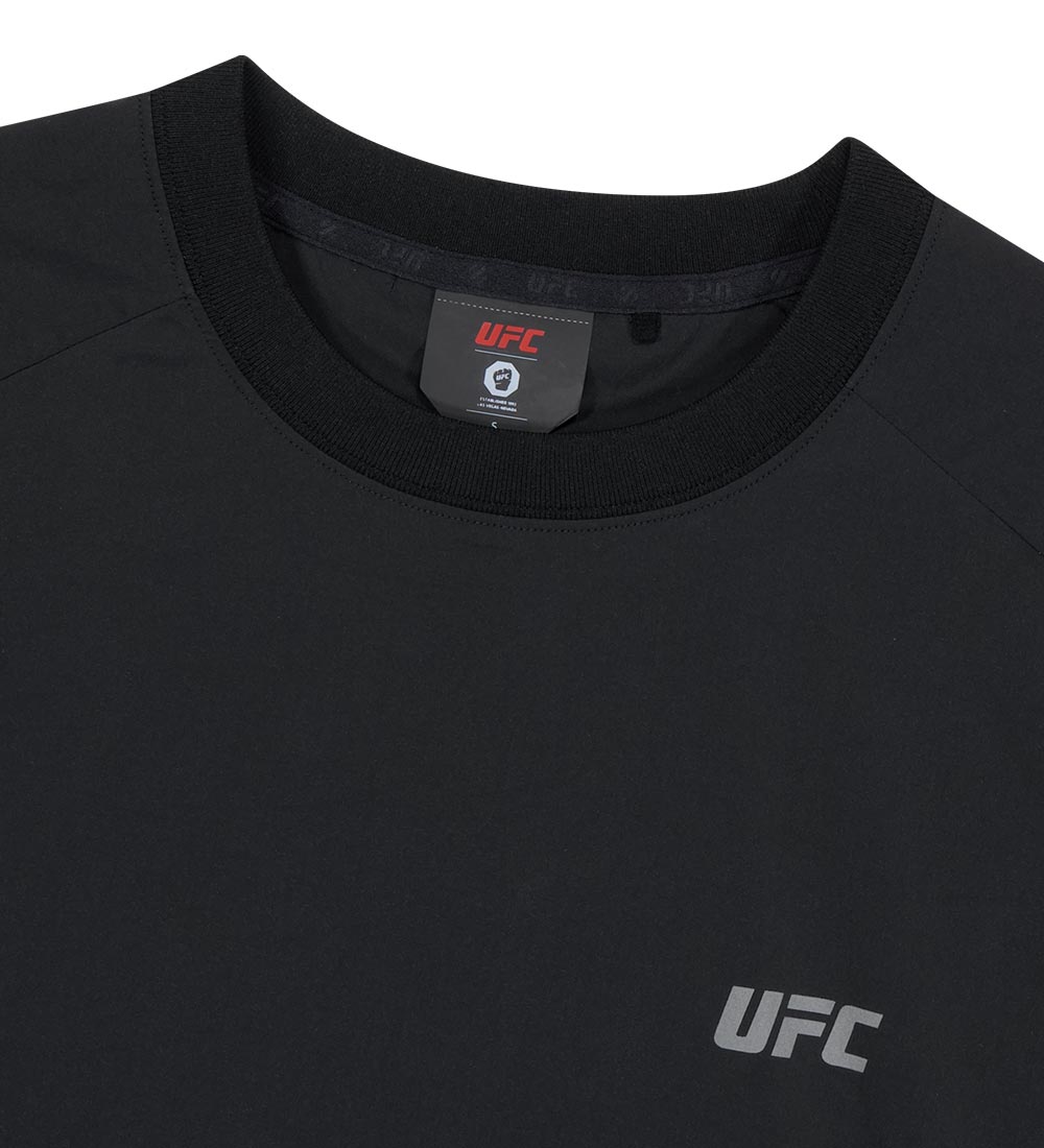 تيشيرت بقصة فضفاضة وأكمام طويلة بشعار UFC، لون أسود