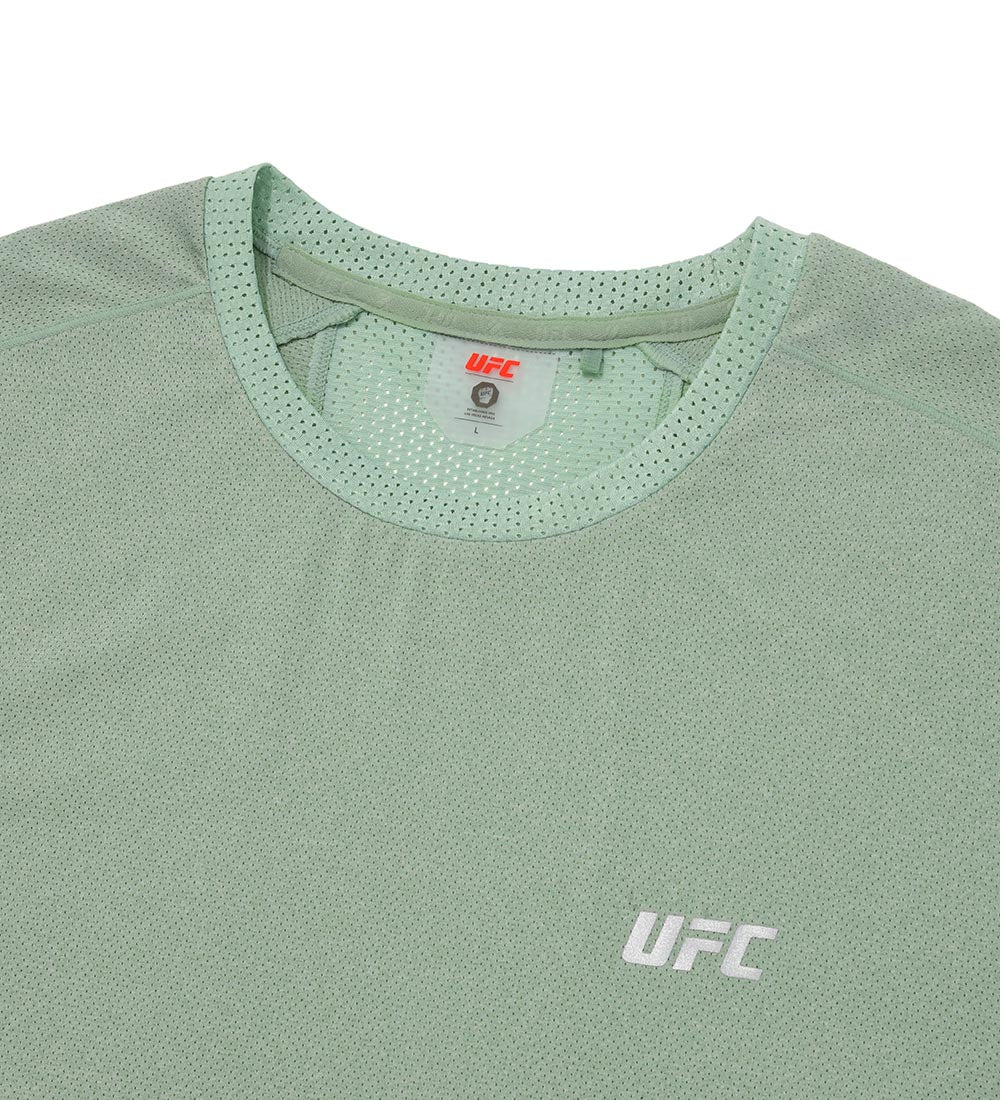 تي شيرت UFC Pro Mesh بقصة عادية وأكمام قصيرة، زيتي
