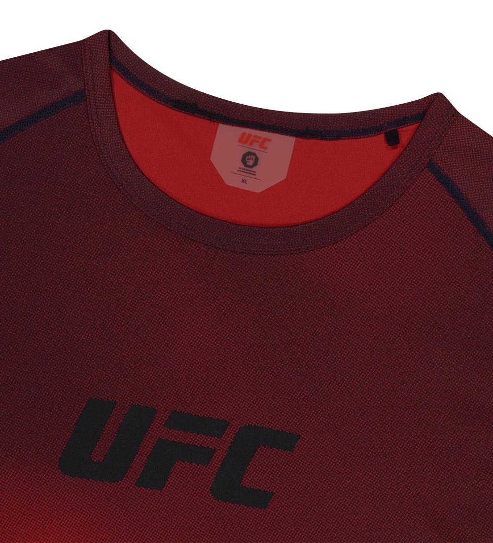 تيشيرت UFC Blaze+ MuscleFit هجين بأكمام قصيرة، أحمر