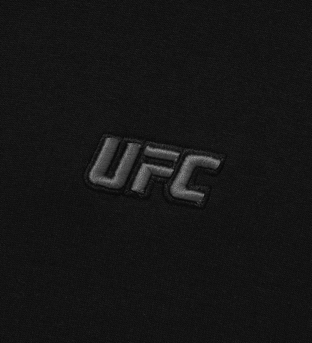تيشيرت رجالي بقصة مريحة من UFC Blaze، لون فحمي