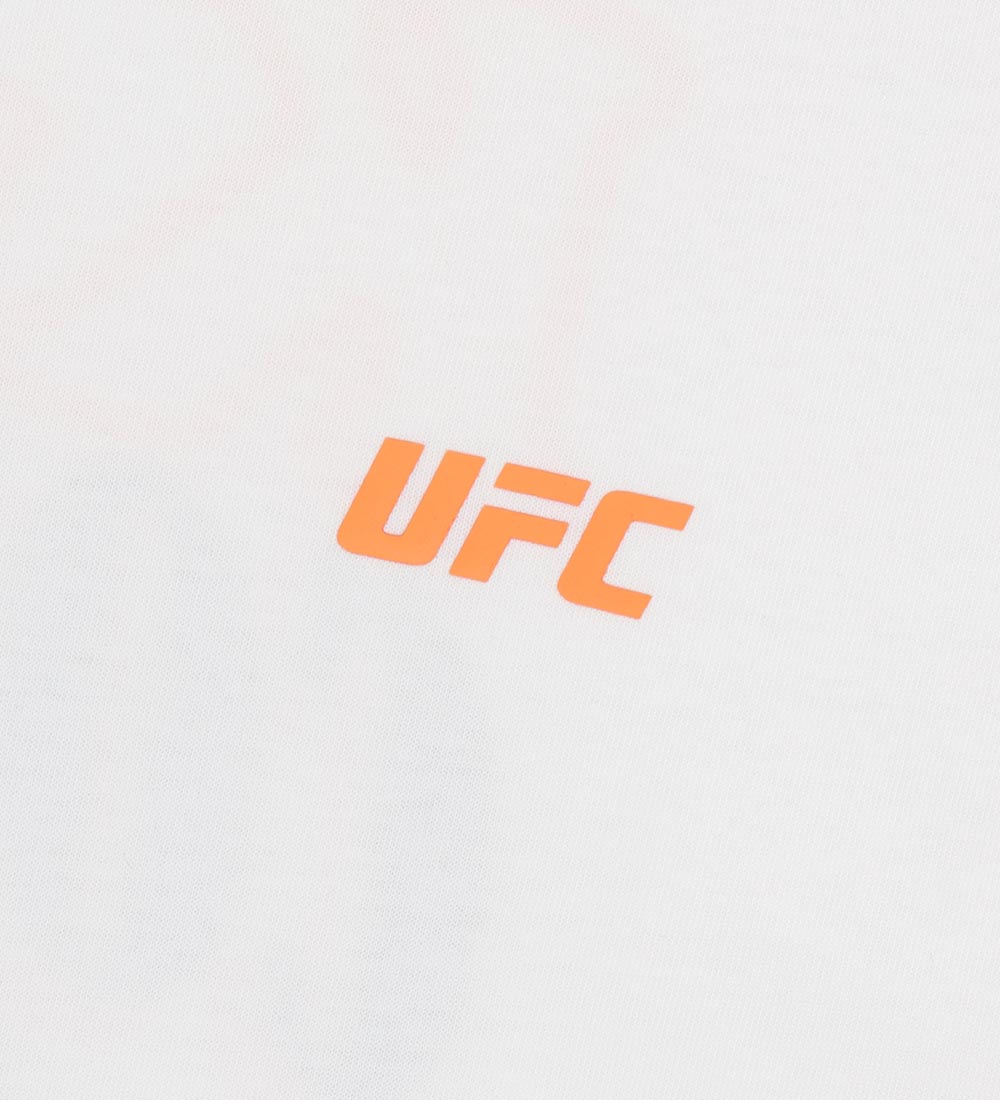 تي شيرت UFC Combat Sports بقصة فضفاضة وأكمام قصيرة، أوف وايت