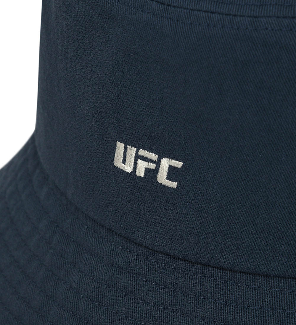 قبعة دلو صغيرة بشعار UFC Essentials، كحلي