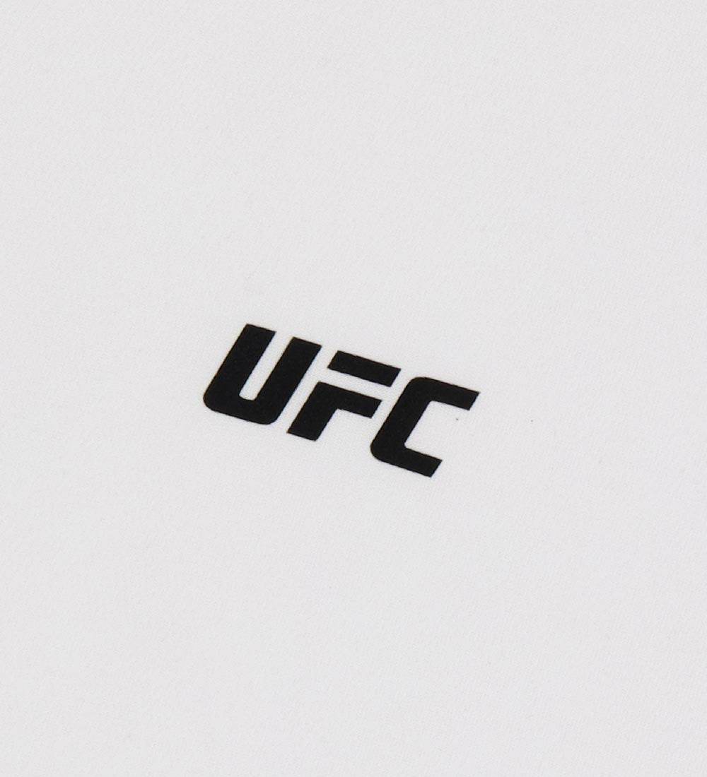 تي شيرت UFC بليز+ بأكمام قصيرة، قصة مريحة، أبيض