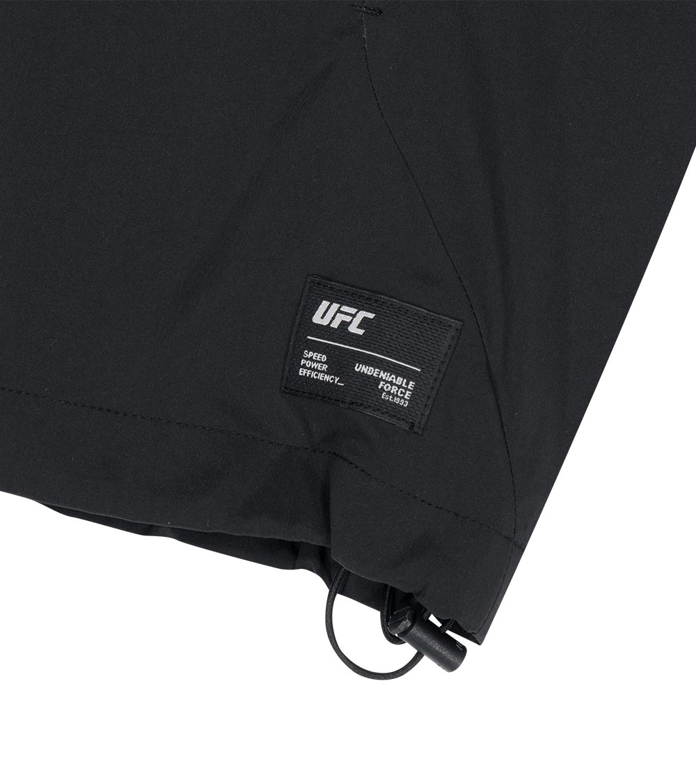 تيشيرت بقصة فضفاضة وأكمام طويلة بشعار UFC، لون أسود